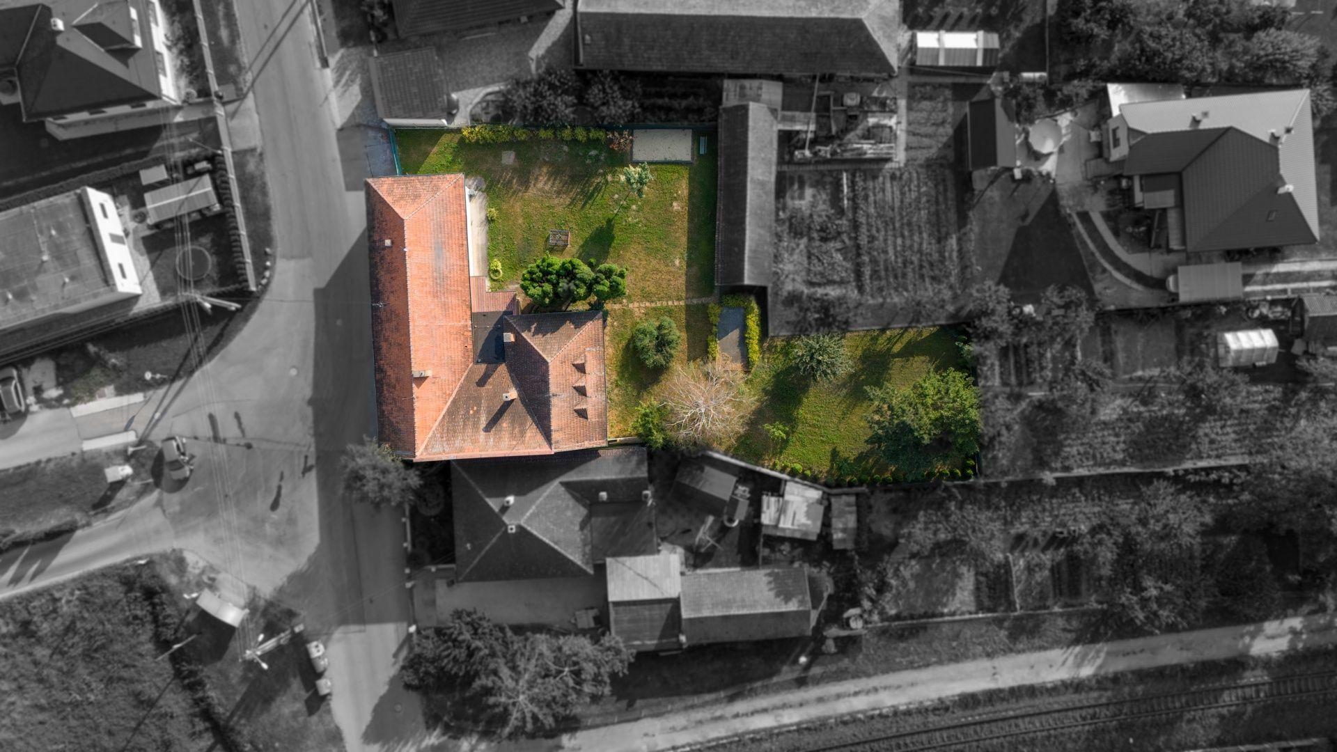 Hľadáte priestorovo veľkorysý dom v pôvodnom stave s možnosťou rekonštrukcie na bývanie?