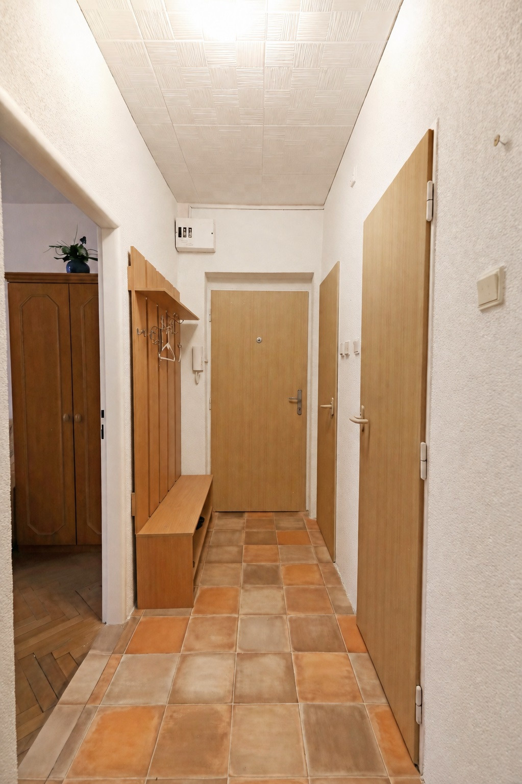 Svetlý 1-izbový byt  kompletne zariadený byt– ideálne štartovacie bývanie alebo skvelá investícia na prenájom!