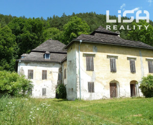 Kaštieľ v srdci malebnej prírody - na predaj idylické sídlo s rozsiahlym pozemkom