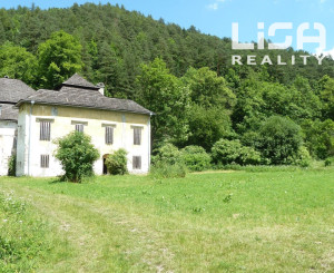 Kaštieľ v srdci malebnej prírody - na predaj idylické sídlo s rozsiahlym pozemkom