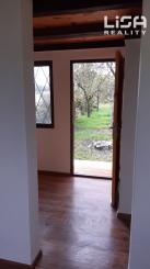 Hľadáte únik z ruchu mesta  s vlastnením kúsku prírody priamo v meste ? Komplet zrekonštruovaná záhradná chatka so studňou na pozemku!