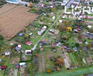 Hľadáte únik z ruchu mesta  s vlastnením kúsku prírody priamo v meste ? Komplet zrekonštruovaná záhradná chatka so studňou na pozemku!