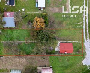 Hľadáte únik z ruchu mesta  s vlastnením kúsku prírody priamo v meste ? Komplet zrekonštruovaná záhradná chatka so studňou na pozemku!