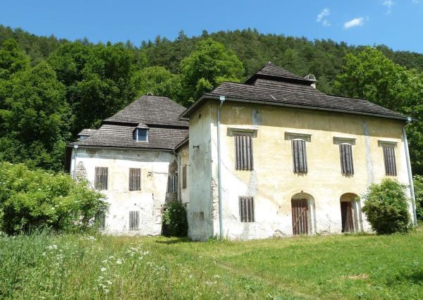 Kaštieľ v srdci malebnej prírody - na predaj idylické sídlo s rozsiahlym pozemkom