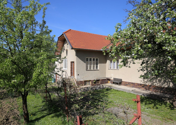 R E Z E R V O V A N É !!! Hľadáte bývanie v rodinnom dome v širšom centre Bánoviec nad Bebravou?