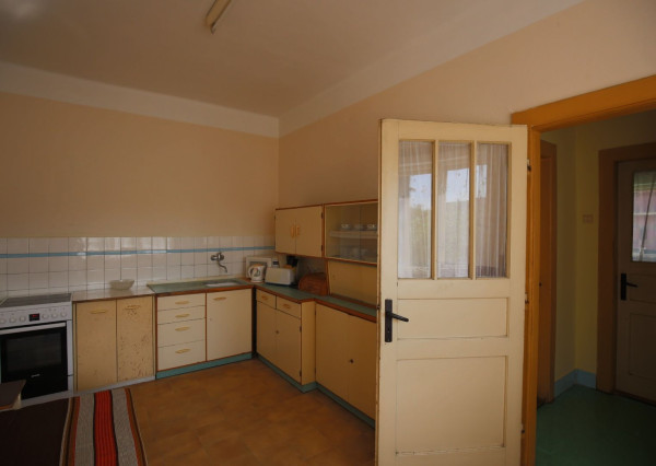 R E Z E R V O V A N É !!!   Hľadáte bývanie v rodinnom dome v širšom centre Bánoviec nad Bebravou?