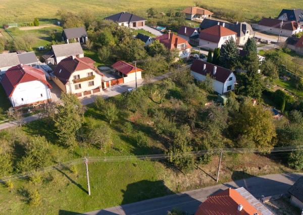 Pozemok na bývanie v podhorí – ideálne pre váš nový dom-chalupu!