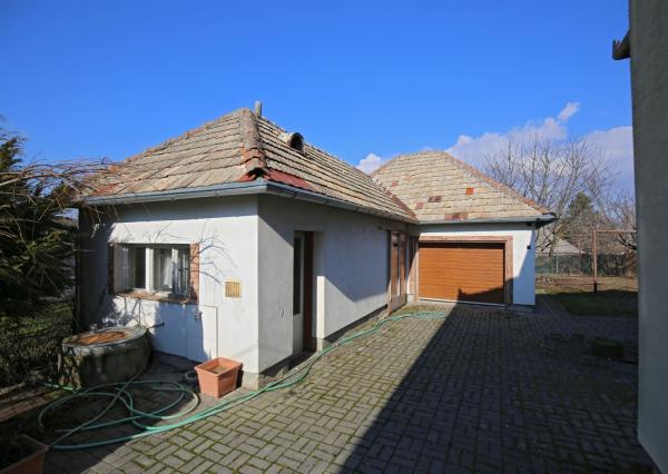 REZERVOVANÉ !!!!    Ak hľadáte tiché a pohodlné bývanie s výhodami vidieka blízko okresného mesta, tento dom je ideálnou voľbou!