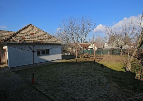 REZERVOVANÉ !!!!    Ak hľadáte tiché a pohodlné bývanie s výhodami vidieka blízko okresného mesta, tento dom je ideálnou voľbou!