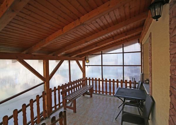 REZERVOVANÉ !!!!    Ak hľadáte tiché a pohodlné bývanie s výhodami vidieka blízko okresného mesta, tento dom je ideálnou voľbou!