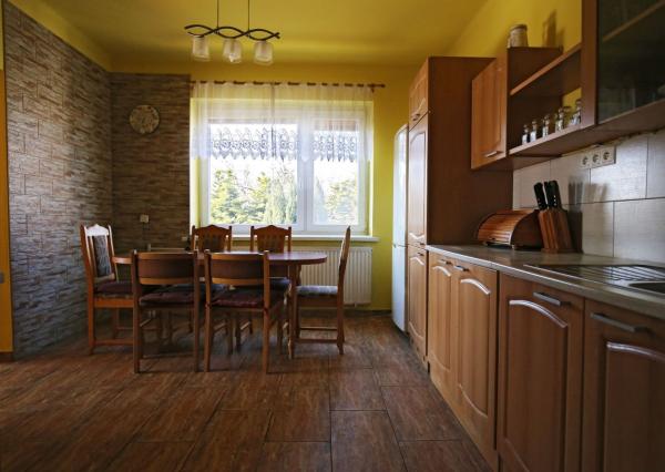 REZERVOVANÉ !!!!    Ak hľadáte tiché a pohodlné bývanie s výhodami vidieka blízko okresného mesta, tento dom je ideálnou voľbou!