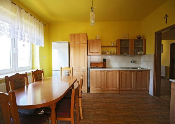 REZERVOVANÉ !!!!    Ak hľadáte tiché a pohodlné bývanie s výhodami vidieka blízko okresného mesta, tento dom je ideálnou voľbou!