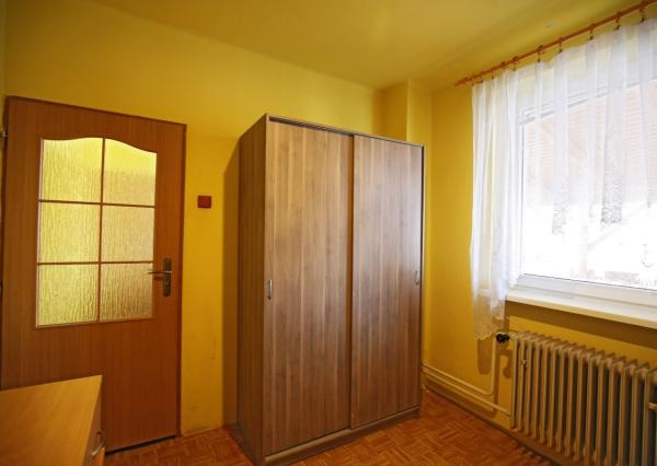 REZERVOVANÉ !!!!    Ak hľadáte tiché a pohodlné bývanie s výhodami vidieka blízko okresného mesta, tento dom je ideálnou voľbou!