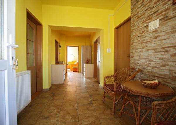 REZERVOVANÉ !!!!    Ak hľadáte tiché a pohodlné bývanie s výhodami vidieka blízko okresného mesta, tento dom je ideálnou voľbou!