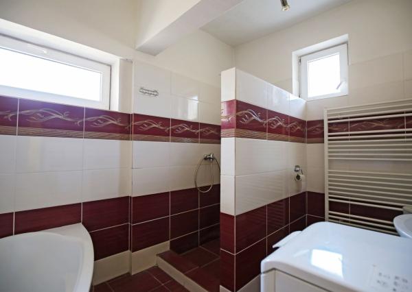 REZERVOVANÉ !!!!    Ak hľadáte tiché a pohodlné bývanie s výhodami vidieka blízko okresného mesta, tento dom je ideálnou voľbou!