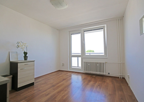 REZERVOVANÉ  !!! Zrekonštruovaný 1-izbový byt s lodžiou priamo v centre mesta!