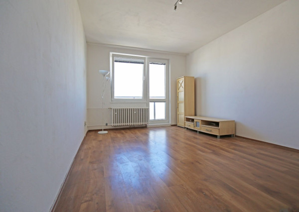 REZERVOVANÉ  !!! Zrekonštruovaný 1-izbový byt s lodžiou priamo v centre mesta!