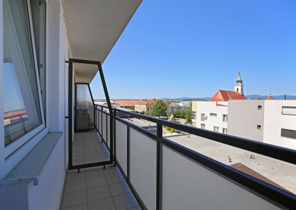 REZERVOVANÉ  !!! Zrekonštruovaný 1-izbový byt s lodžiou priamo v centre mesta!