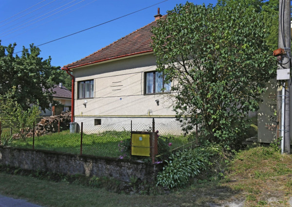 REZERVOVANÉ !!!!! Únik z mesta: Rodinný dom v nádhernej podhorskej prírode s potenciálom premeny