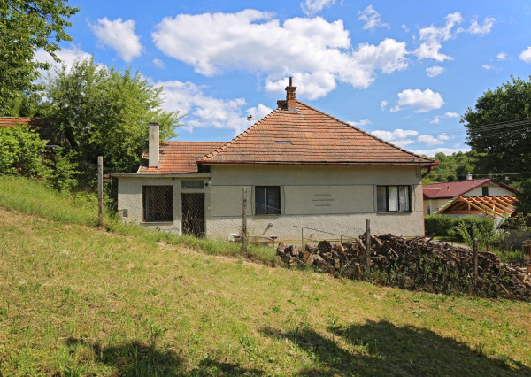 REZERVOVANÉ !!!!! Únik z mesta: Rodinný dom v nádhernej podhorskej prírode s potenciálom premeny