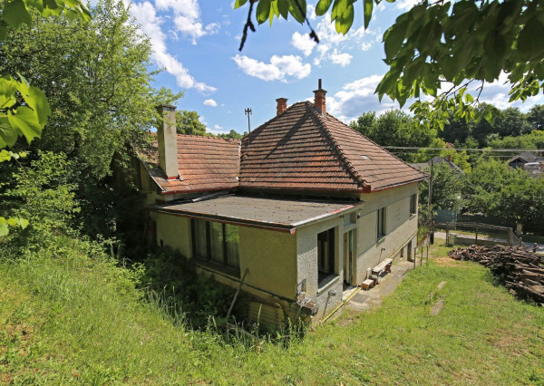 REZERVOVANÉ !!!!! Únik z mesta: Rodinný dom v nádhernej podhorskej prírode s potenciálom premeny