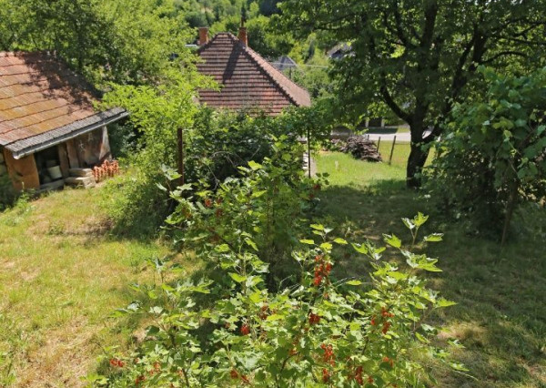 REZERVOVANÉ !!!!! Únik z mesta: Rodinný dom v nádhernej podhorskej prírode s potenciálom premeny