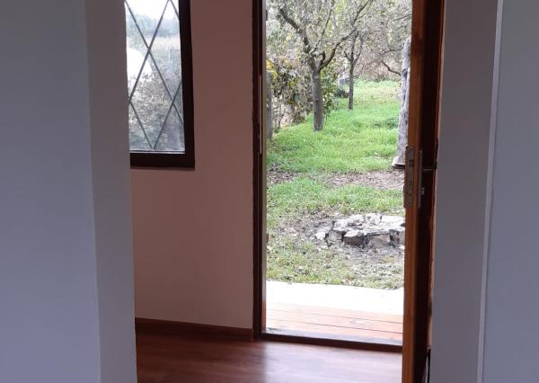 Hľadáte únik z ruchu mesta  s vlastnením kúsku prírody priamo v meste ? Komplet zrekonštruovaná záhradná chatka so studňou na pozemku!