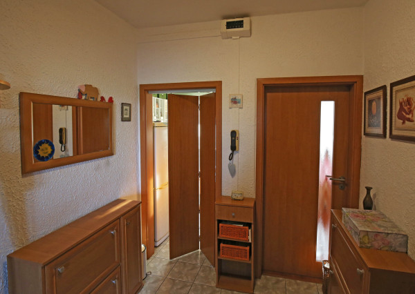 Nadčasový 2-izbový byt na Dubničke – stačí si vziať osobné veci!