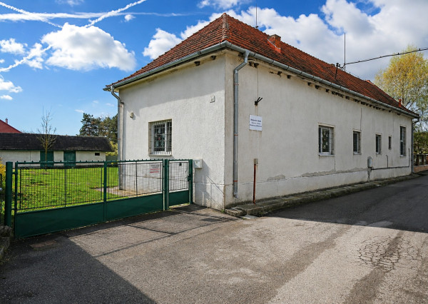 Hľadáte priestorovo veľkorysý dom v pôvodnom stave s možnosťou rekonštrukcie na bývanie?