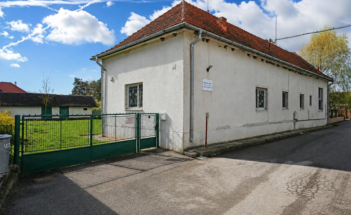 Hľadáte priestorovo veľkorysý dom v pôvodnom stave s možnosťou rekonštrukcie na bývanie? - fotografia 9